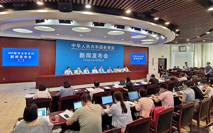 教育部：义务教育三科统编教材今年秋季学期将实现所有年级“全覆盖”